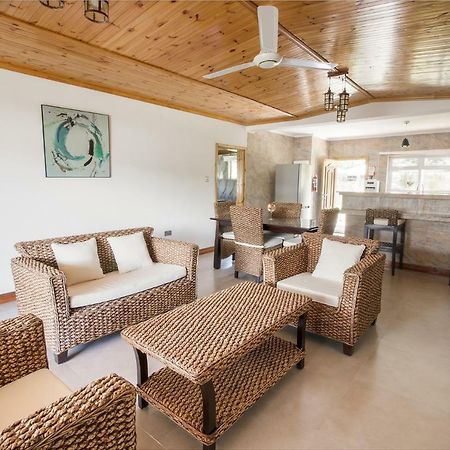 Flora'S Self Catering Apartments Victoria Εξωτερικό φωτογραφία