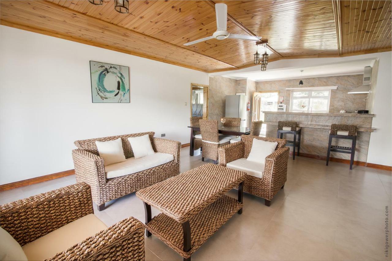 Flora'S Self Catering Apartments Victoria Εξωτερικό φωτογραφία