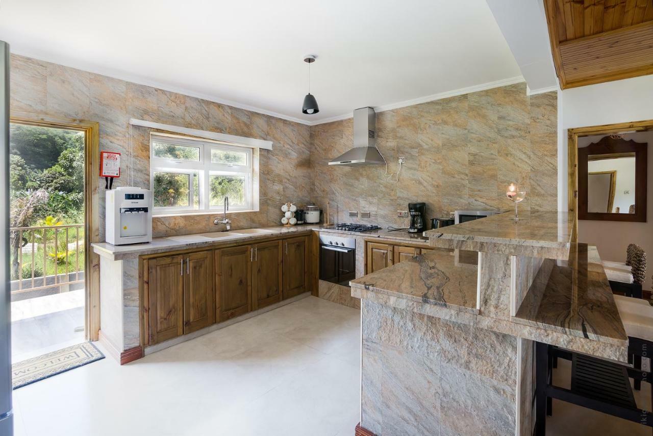 Flora'S Self Catering Apartments Victoria Εξωτερικό φωτογραφία